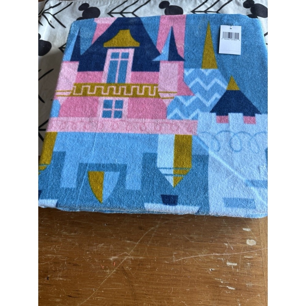 Disney Parks Beach Towel - Disneyland Parks Vibrant Color Disney Castle NWT
